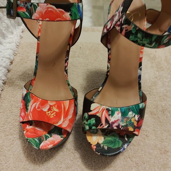 Sexy Floral Platform Ankle Strap Heels - Picture 3 of 7